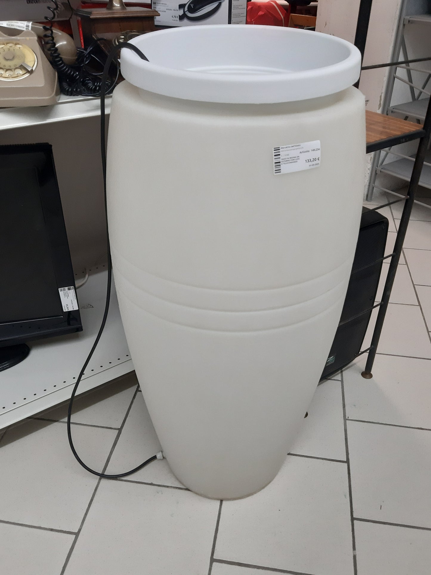 Vaso In Resina Da Esterno Con Luce E Telecomando