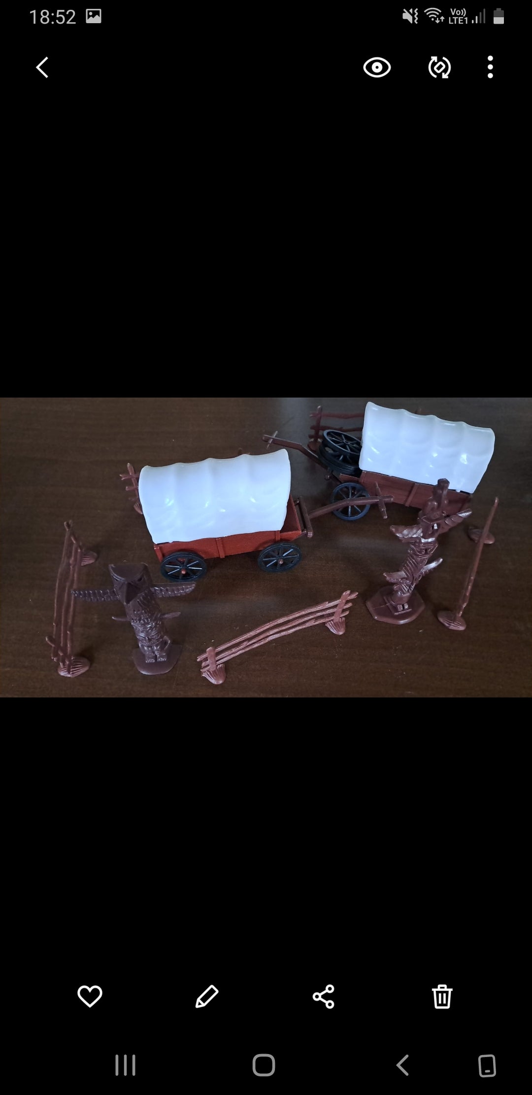 Guppo 2 Carrozze Rotte+2 Totem E Recinzioni In Plastica Anni 70/80 Da Collezione