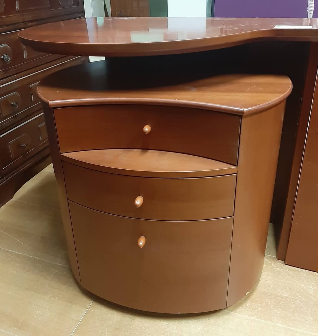 Como Con Comodini E Struttura In Legno