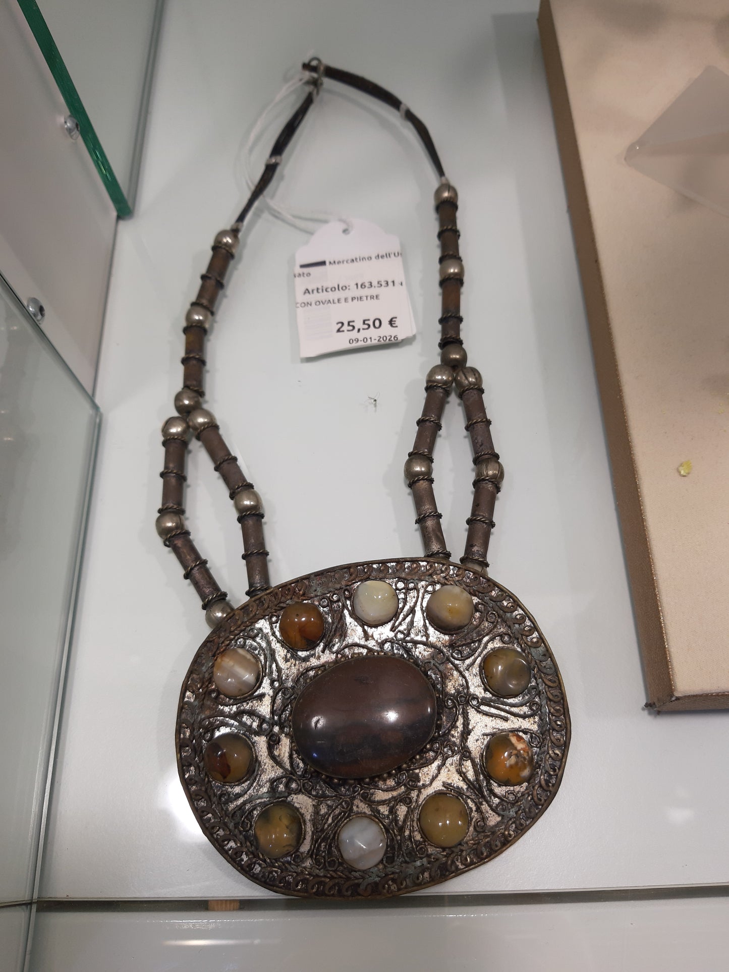Collana Etnica Con Ovale E Pietre Dure