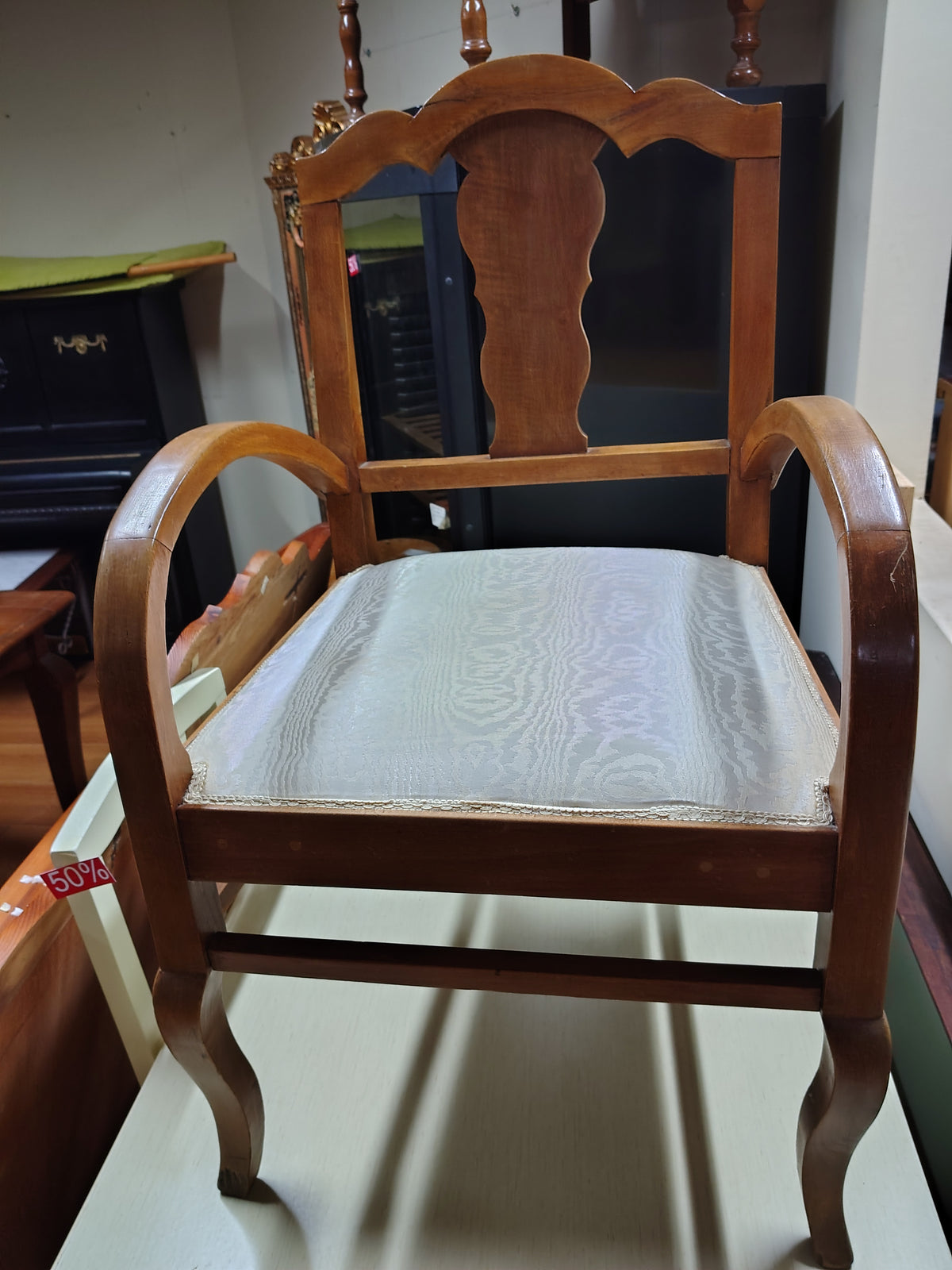 Vecchia Poltroncina Seduta Tessuto Beige Beige