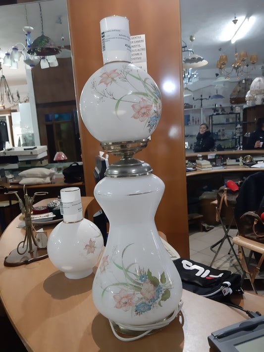 Vecchio Lume In Vetro Bianco Con Fiori R