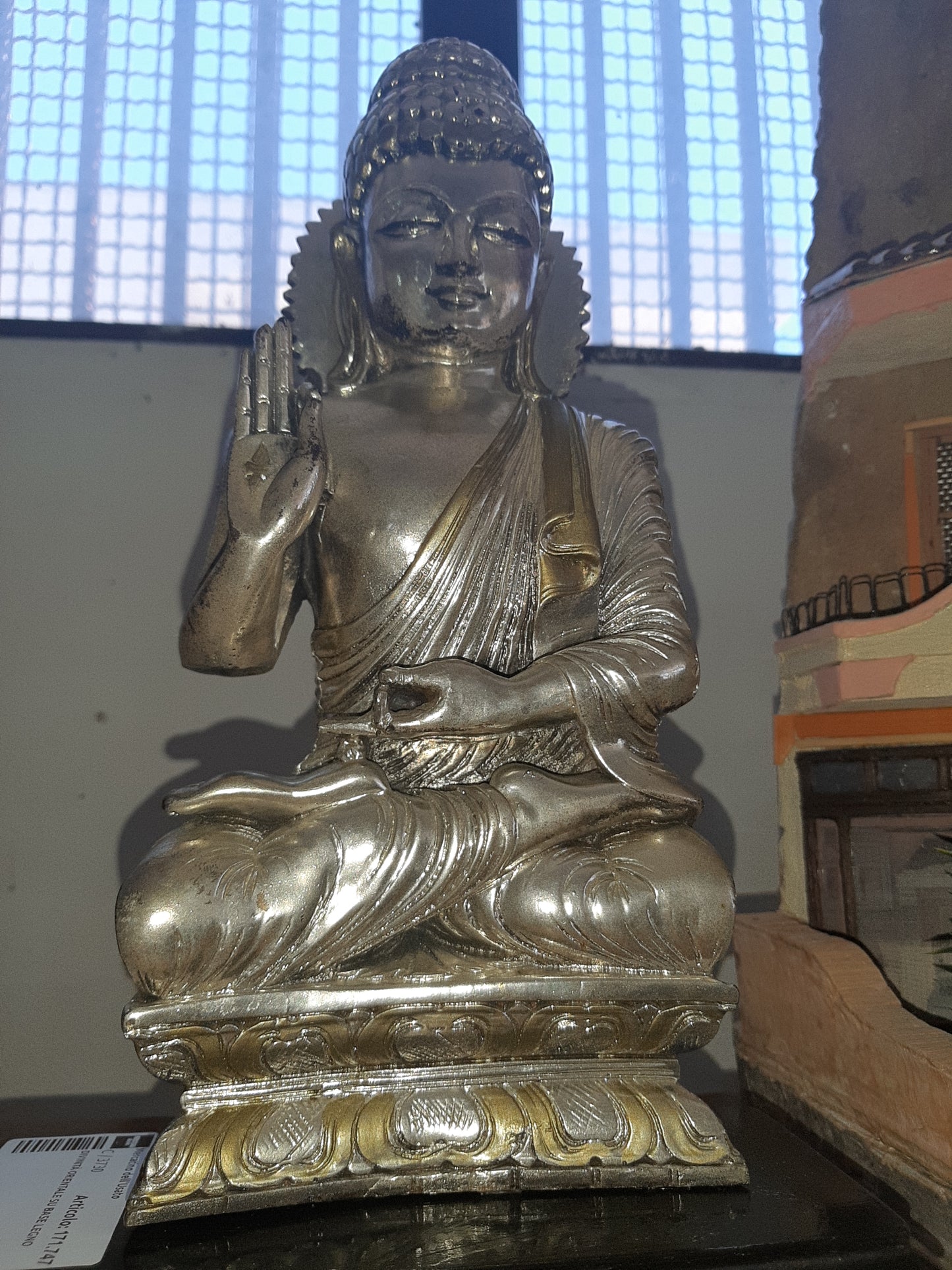 Divinità Orientale Su Base Legno