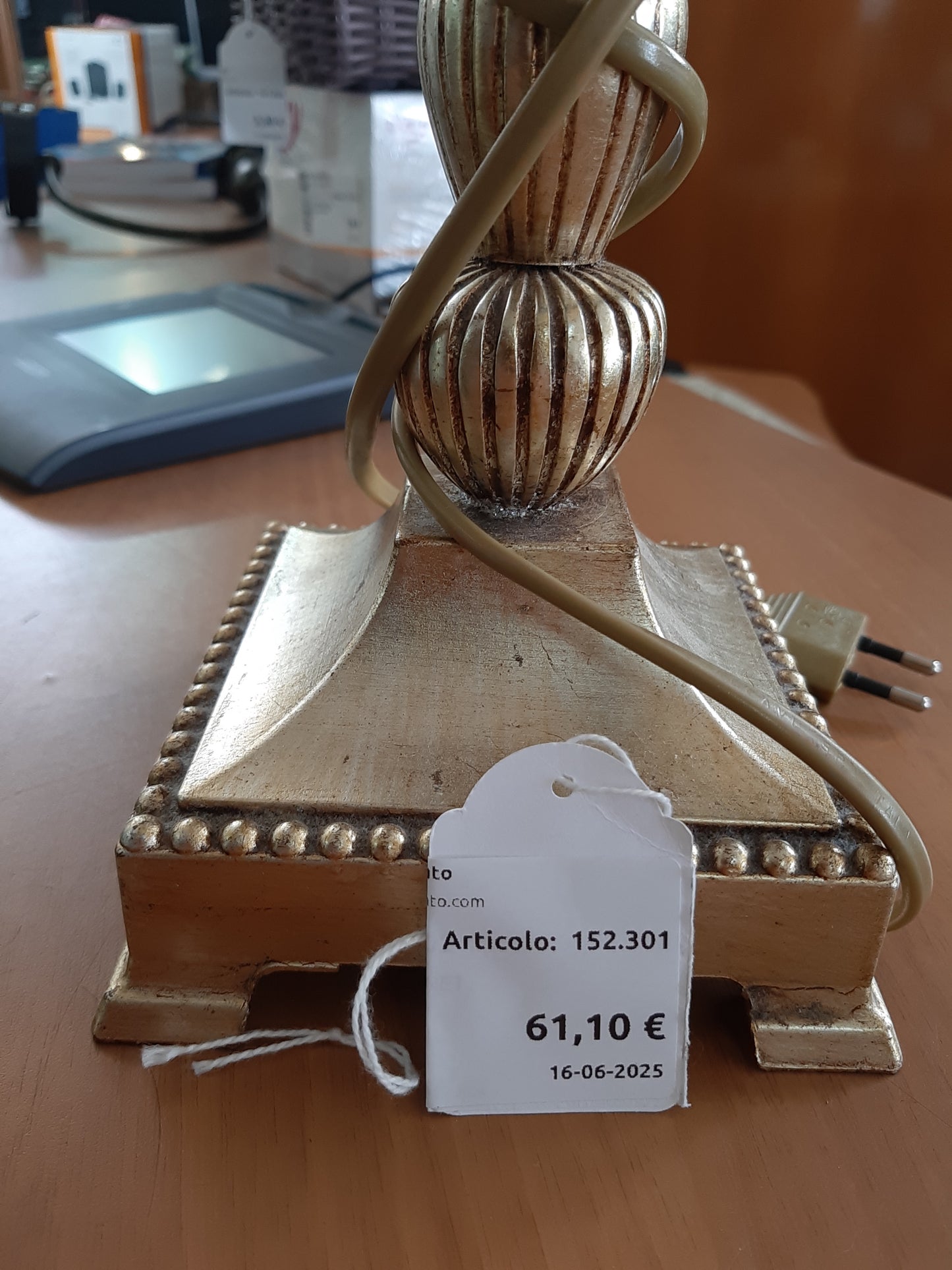 Lume Base Metallo Con Paralume A Ventola