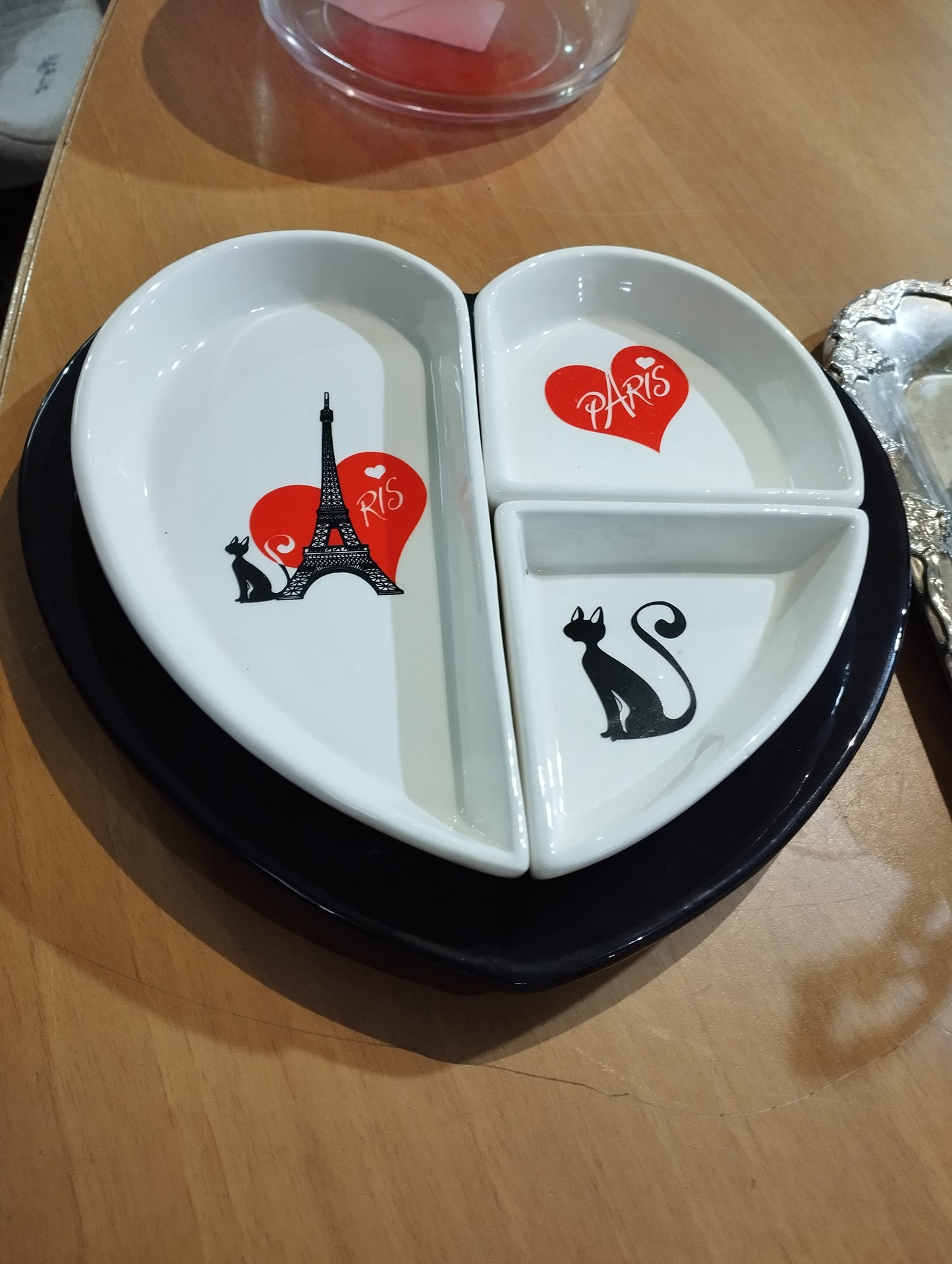 Antipastiera  Tre Sezioni Forma Cuore In Ceramica Bianca E Nera