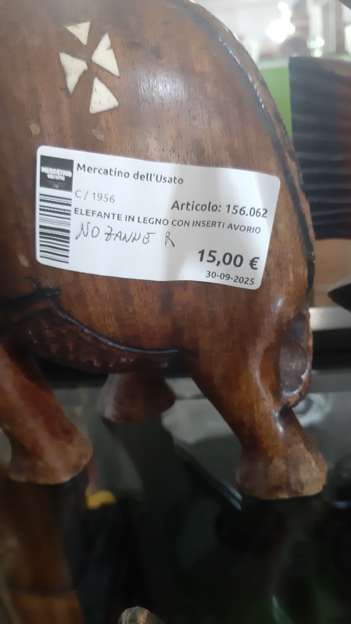 Elefante In Legno Con Inserti Avorio