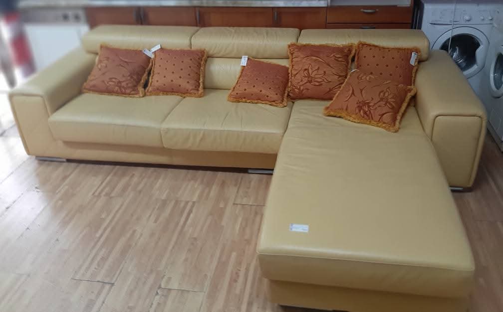 Divano Giallo R. Con Penisola A Cassettone