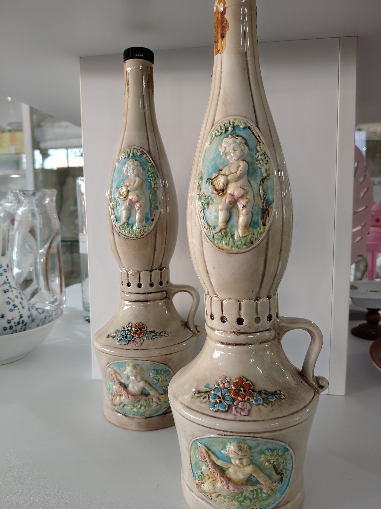 Vecchia Bottiglia Per Liquore Stile Rococò Con Medaglioni Rilievo