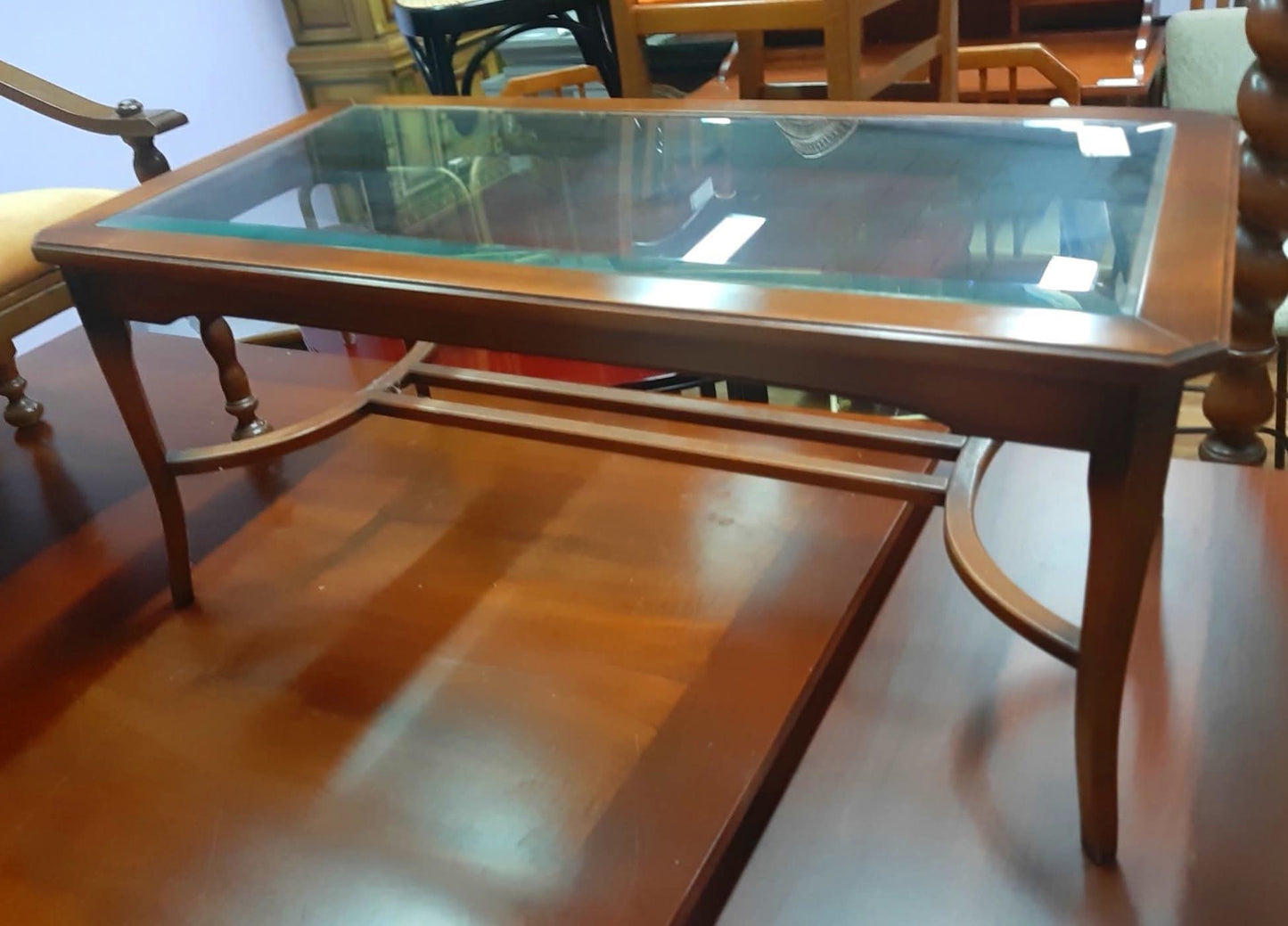 Tavolino Salotto Con Vetro Centrale Piedi Con Arco In Legno