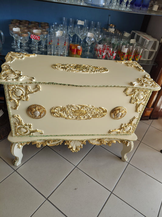 Baule Bianco Con Decorazioni Dorate