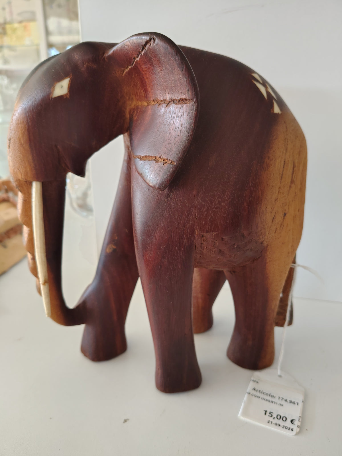 Elefante In Legno Con Inserti In Avorio