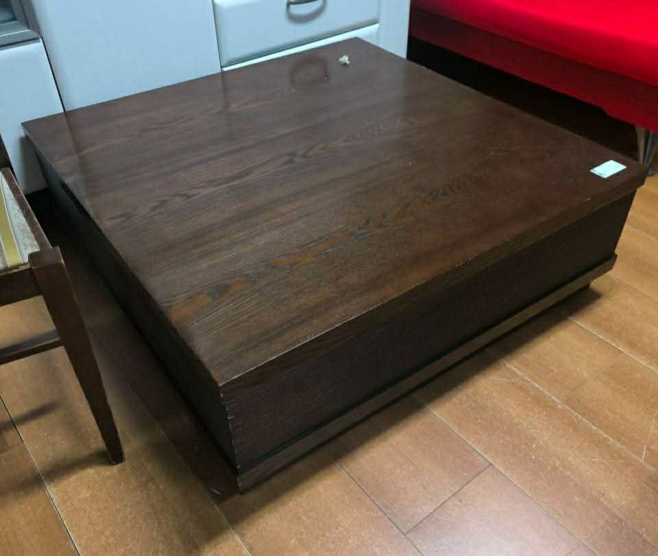 Tavolino Salotto Con Cassetti Abbinato Divano