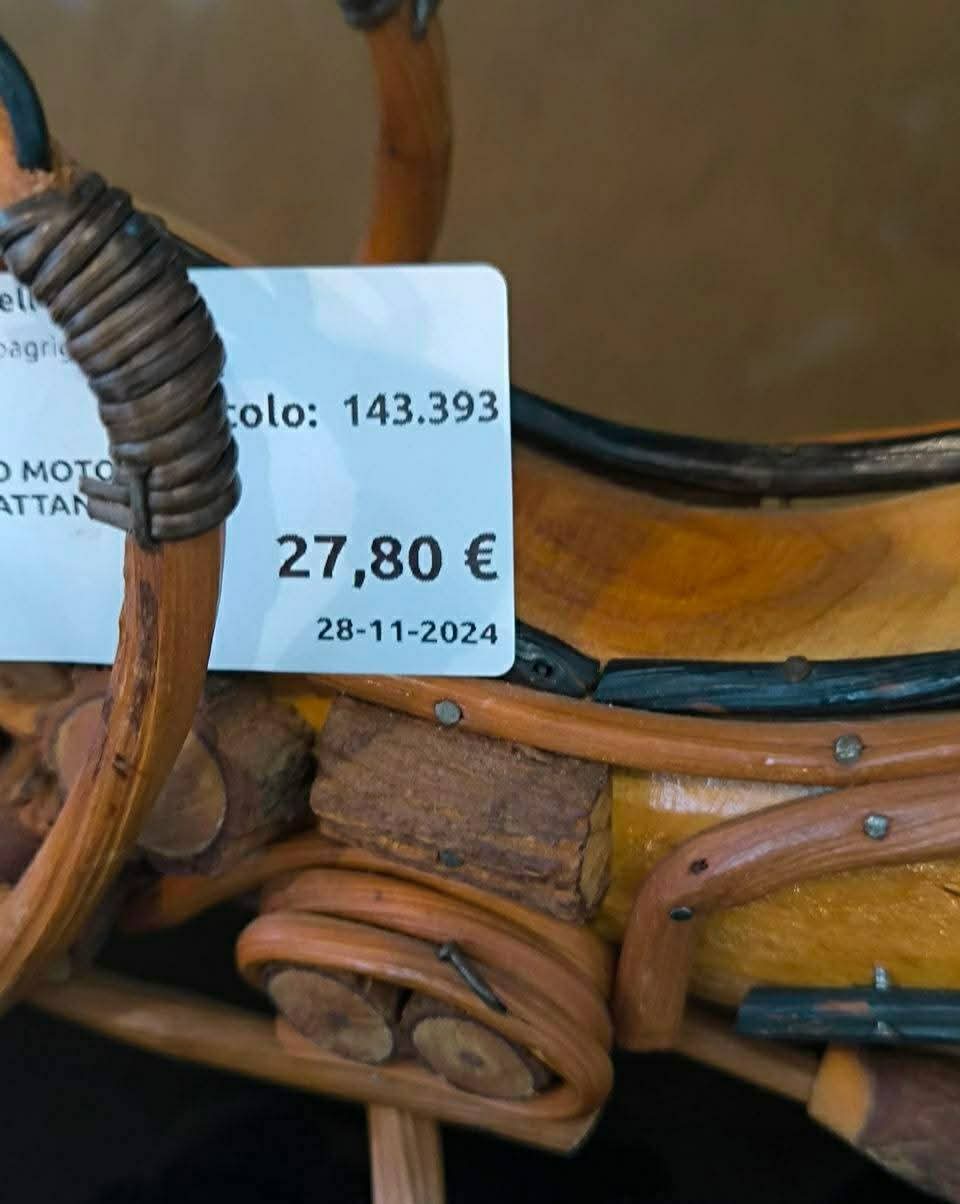 Modellino Moto Legno E Rattan