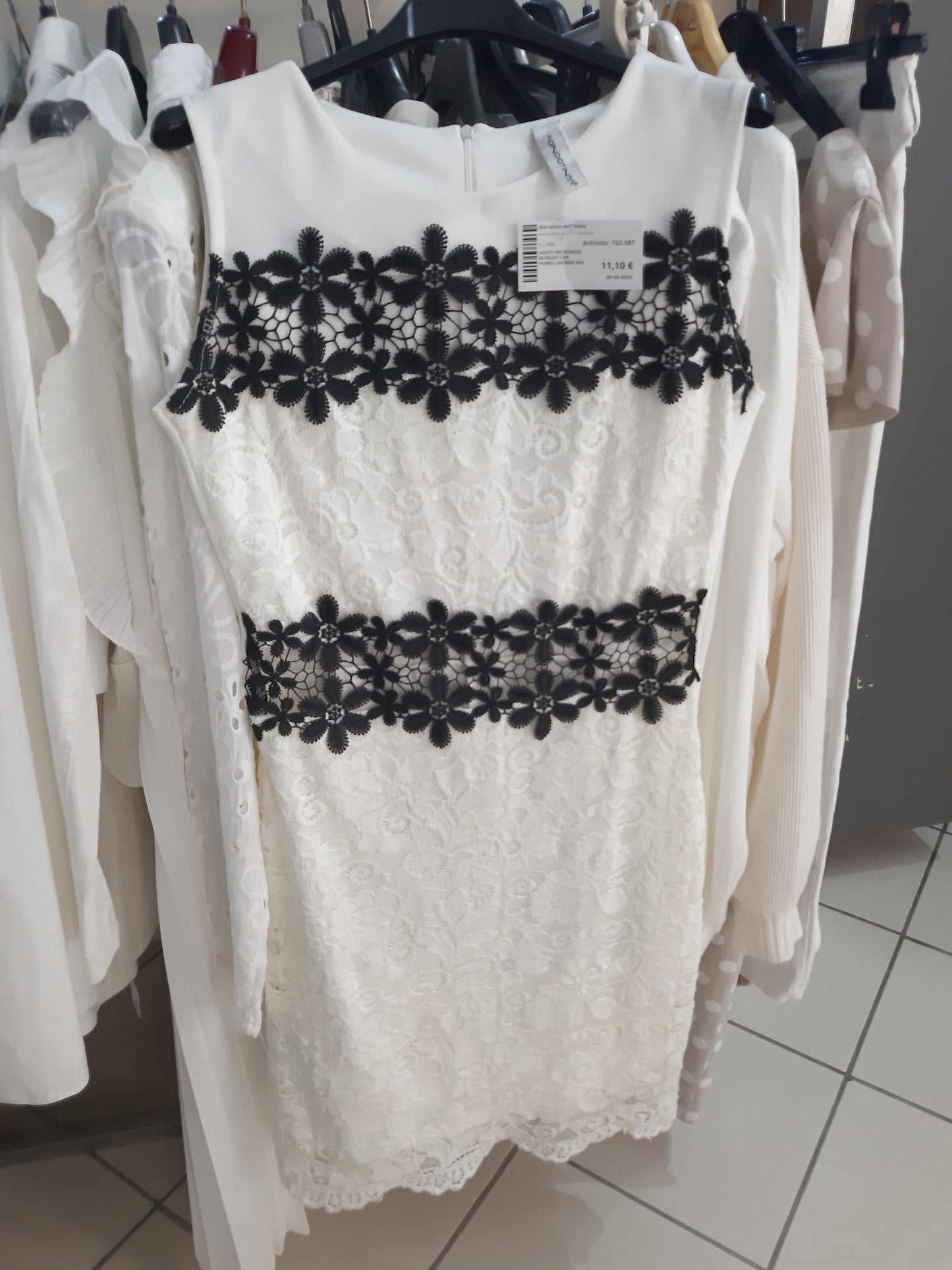 Vestitino Bianco In Pizzo Con Fiorellini Neri Mis M
