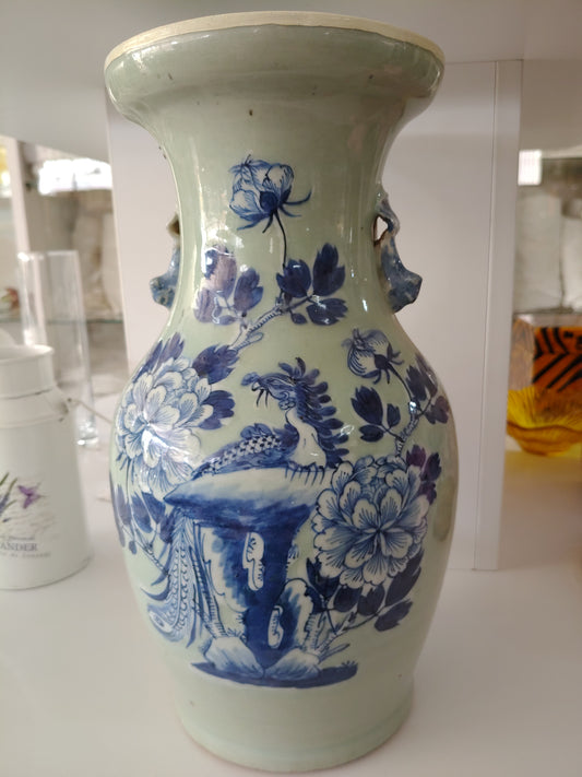Vaso In Porcellana Cinese Bianca E Blu' Con Motivi Di Uccelli E Fiori
