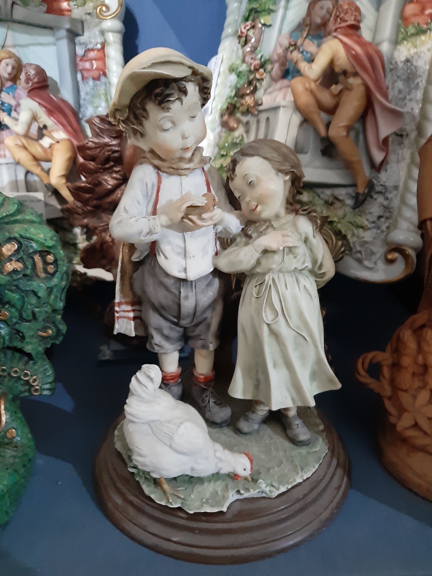 Statuetta Bimbi Con Gallina R.