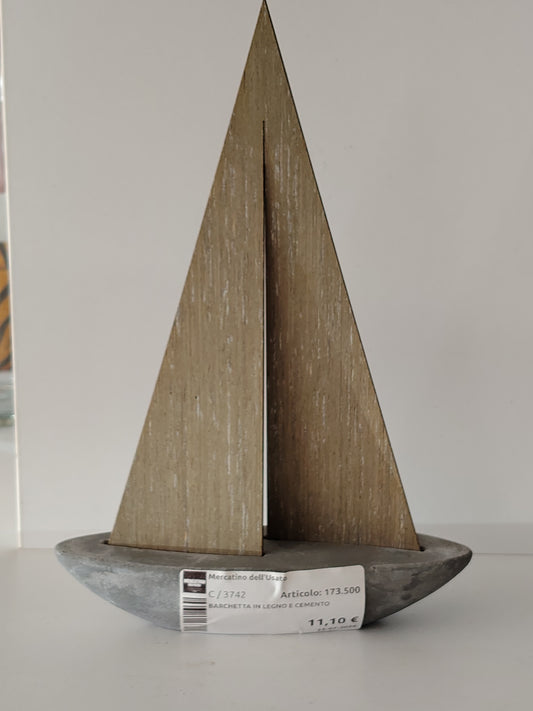 Barchetta In Legno E Cemento