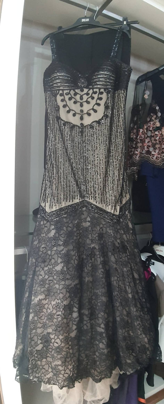 Abito Di Cerimonia Beige E Pizzo