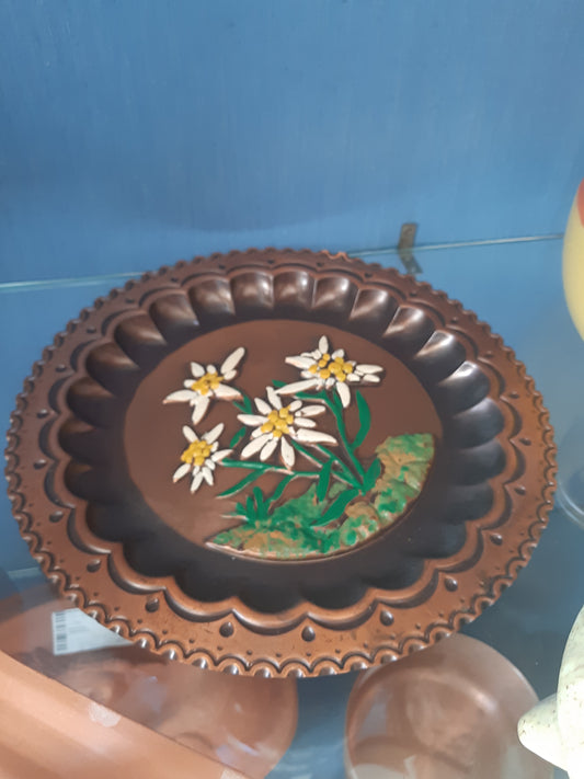 Piatto Da Parete In Ottone Con Fiori A Rilievo