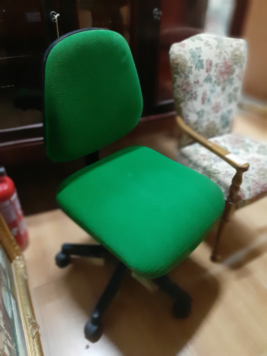 Poltroncina Da Studio In Tessuto Con Rotelle Verde