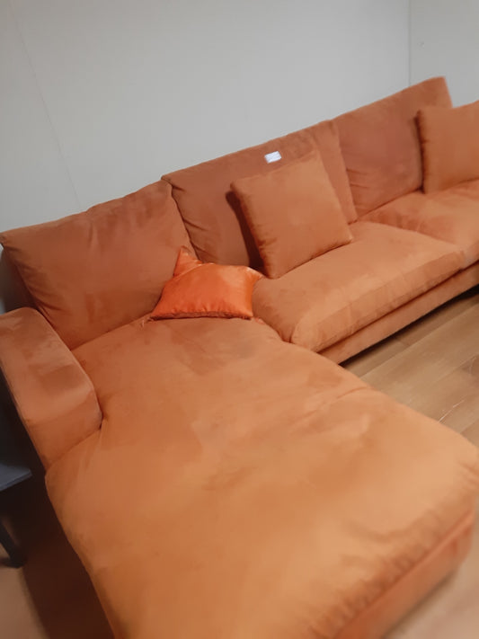 Divano Con Penisola Arancio Schienali Regolabili R. Cuscini Piuma