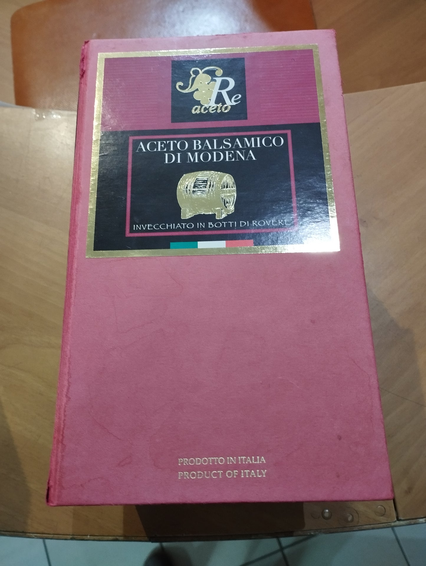 Confezione Con Aceto Balsamico Tradizionale Di Modena