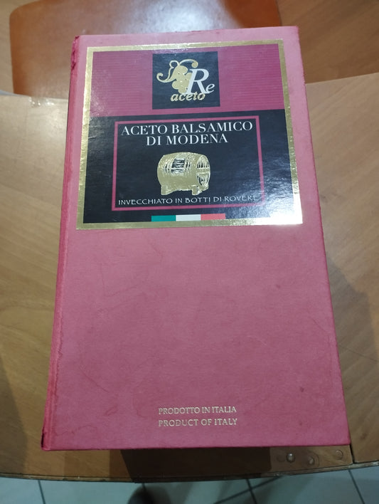 Confezione Con Aceto Balsamico Tradizionale Di Modena